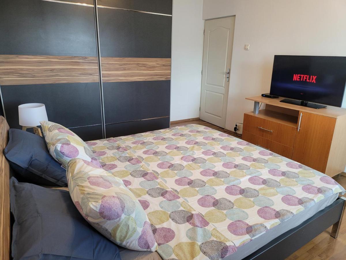 Appartement Quiet, Relaxing, Family Friendly à Bucarest Extérieur photo