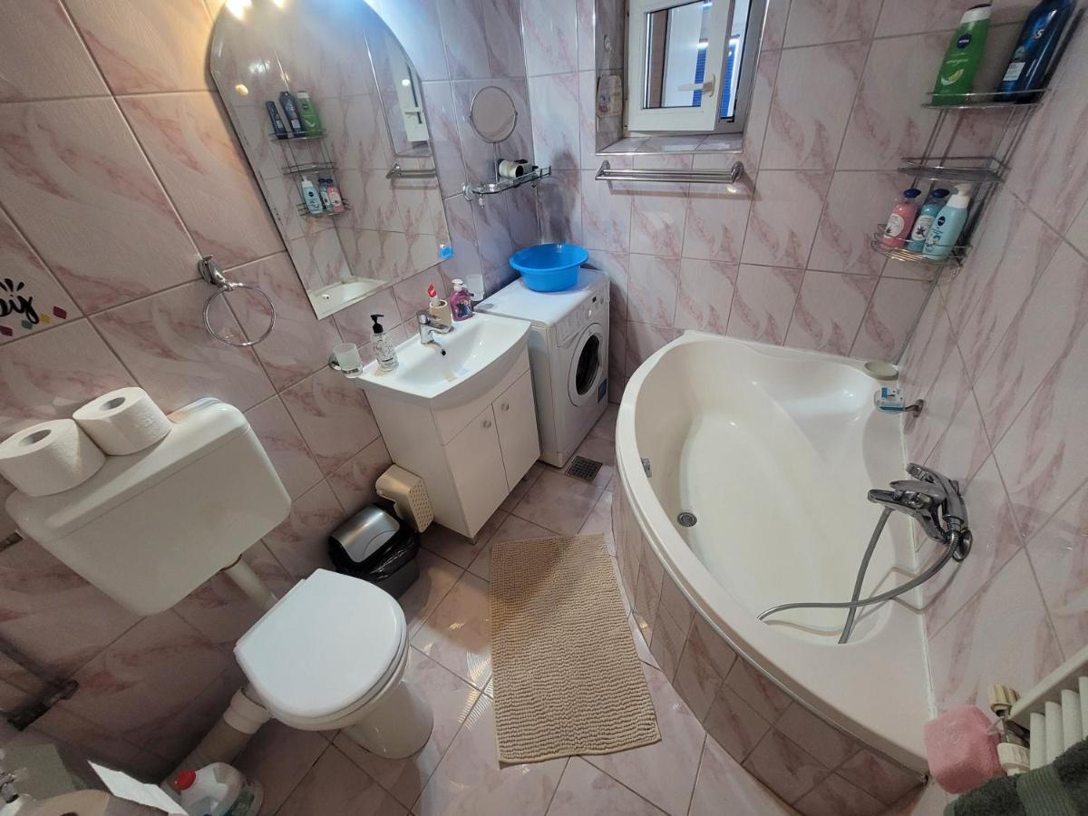 Appartement Quiet, Relaxing, Family Friendly à Bucarest Extérieur photo