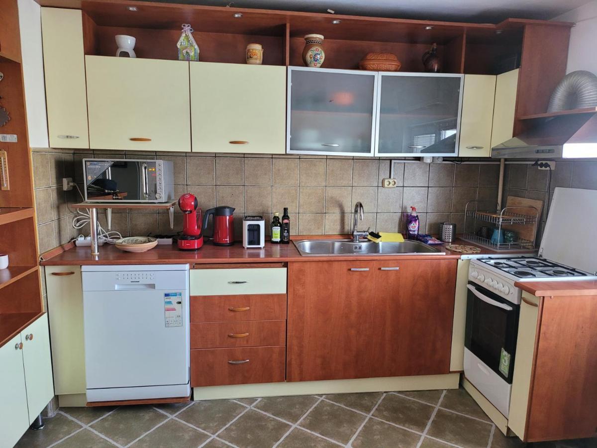 Appartement Quiet, Relaxing, Family Friendly à Bucarest Extérieur photo